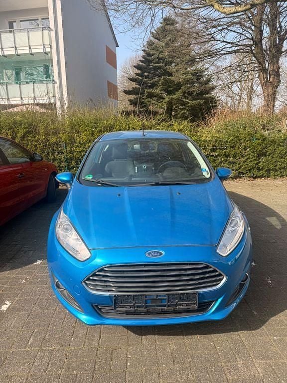 Gebraucht Ford Fiesta Titanium 101 PS (74 kW) 2013 Blau Kleinwagen