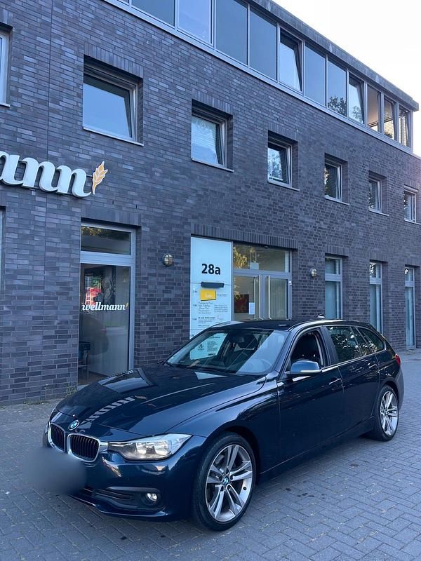 Blau Gebraucht 2016 BMW 320 Sport Line Kombi | 9.900 € (Guter Preis) - Bild 1/4