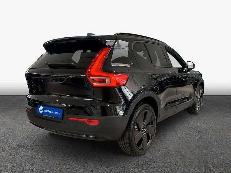 Neu Volvo XC40 Plus 197 PS (144 kW) 2025 Schwarz SUV