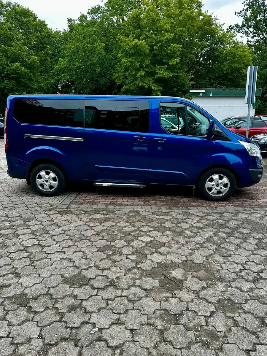 Gebraucht Ford Tourneo Titanium 170 PS (125 kW) 2017 Blau Van / Kleinbus