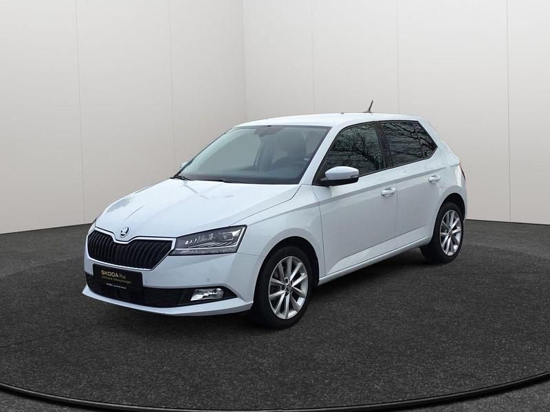 Weiss Gebraucht 2019 Skoda Fabia Style Limousine | 14.822 € (Fairer Preis) - Bild 1/4