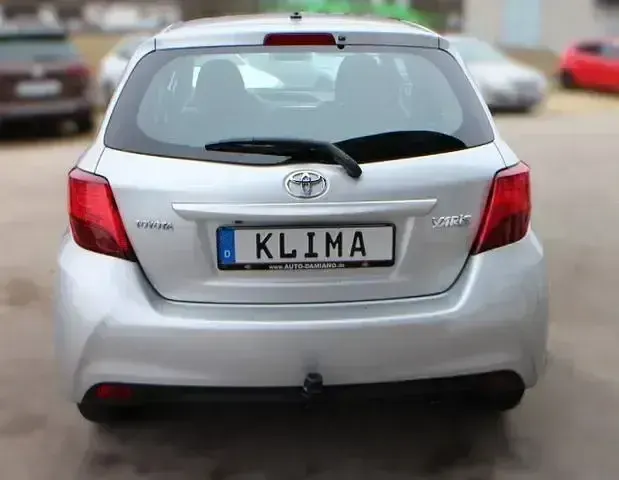 Gebraucht Toyota Yaris Comfort 99 PS (72 kW) 2015 Silber Kleinwagen
