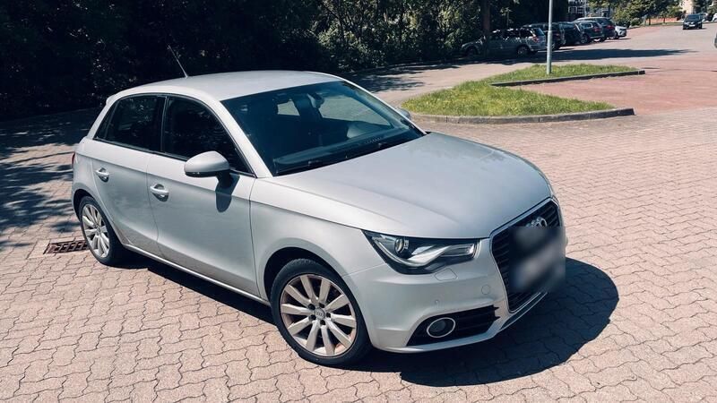 Silber Gebraucht 2012 Audi A1 Kleinwagen | 9.900 € (Guter Preis) - Bild 1/4