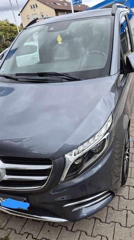 Grau Gebraucht 2018 Mercedes V250 Exclusive Van / Kleinbus | 50.300 € (Teuer) - Bild 1/4