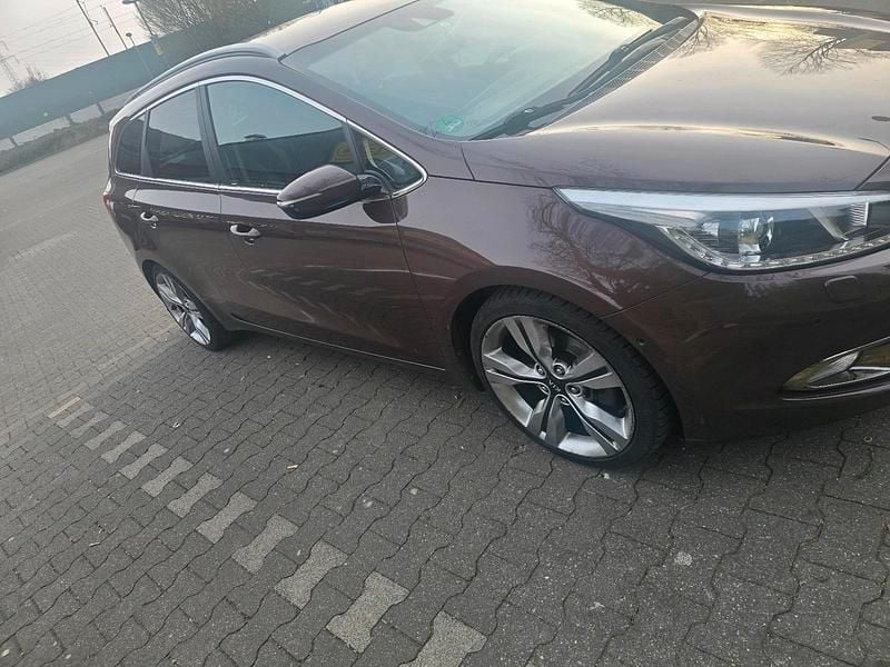 Gebraucht Kia Ceed Sport 128 PS (94 kW) 2015 Braun Kleinwagen