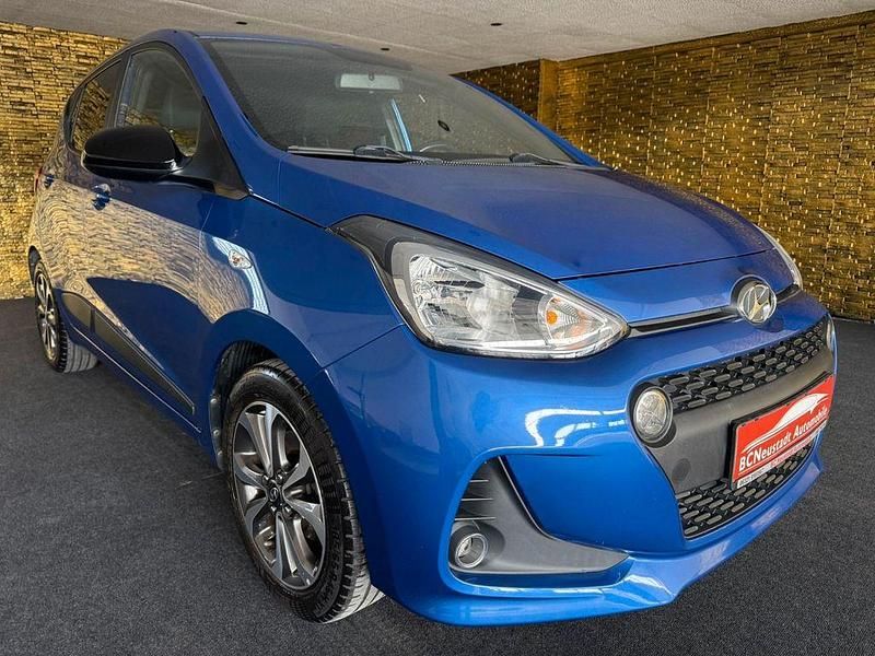 Gebraucht Hyundai i10 Passion Plus 67 PS (49 kW) 2018 Fifa blue/champion blue Kleinwagen