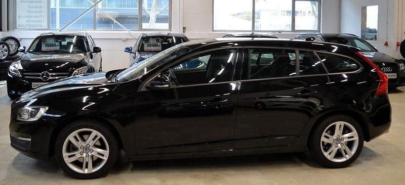 Gebraucht Volvo V60 190 PS (139 kW) 2017 Schwarz Kombi