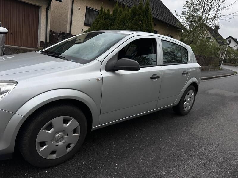 Silber Gebraucht 2007 Opel Astra Kleinwagen | 3.000 € (Fairer Preis) - Bild 1/4