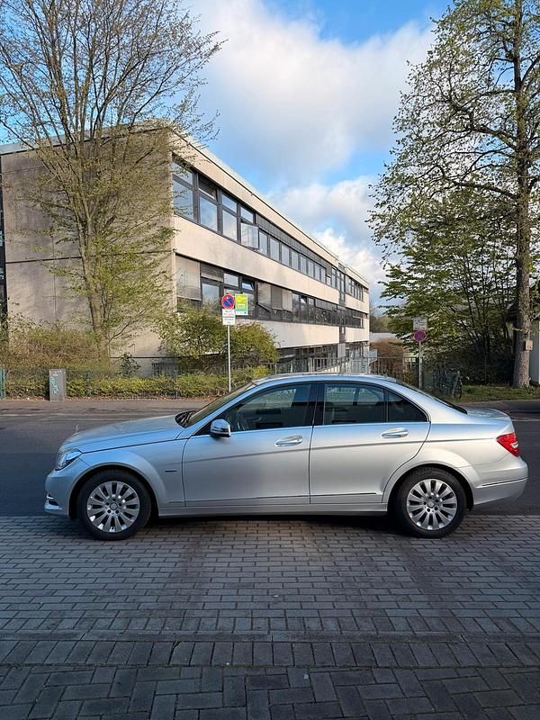 Gebraucht Mercedes C180 158 PS (116 kW) 2012 Silber Limousine