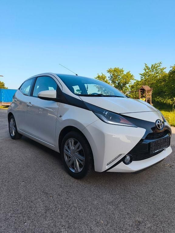 Weiß Gebraucht 2017 Toyota Aygo Kleinwagen | 6.288 € (Fairer Preis) - Bild 1/4