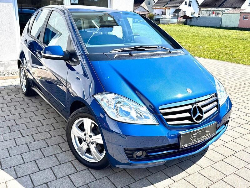 Gebraucht Mercedes A160 95 PS (69 kW) 2011 Blau Kleinwagen