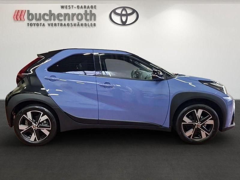 Neu Toyota Aygo X 116 PS (85 kW) 2026 Lavender (939)/ black mica (209) SUV