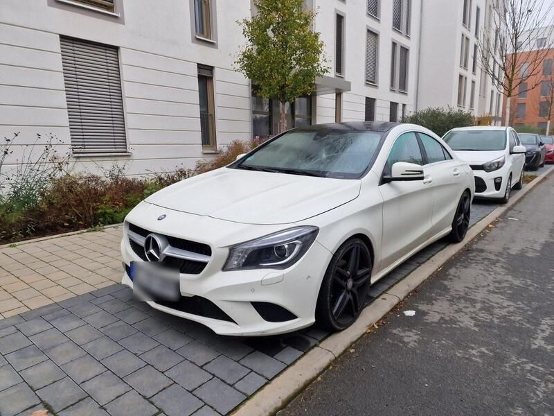 Weiß Gebraucht 2015 Mercedes CLA220 Urban Limousine | 19.900 € (Etwas zu teuer) - Bild 1/4