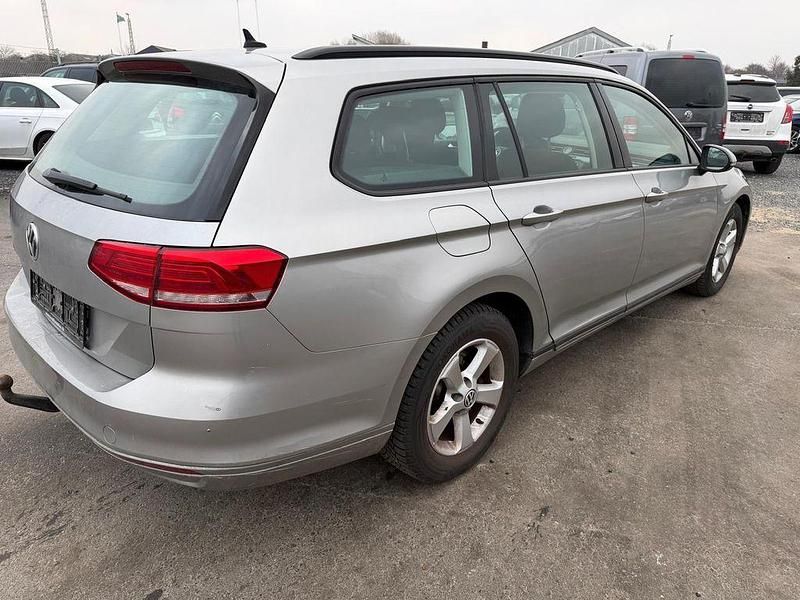 Gebraucht VW Passat Trendline 150 PS (110 kW) 2015 Silber Kombi