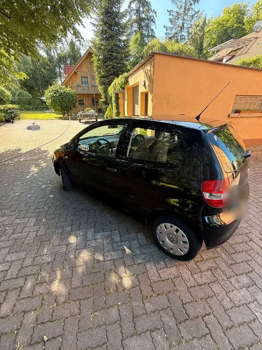 Gebraucht VW Fox 54 PS (39 kW) 2008 Schwarz Kleinwagen