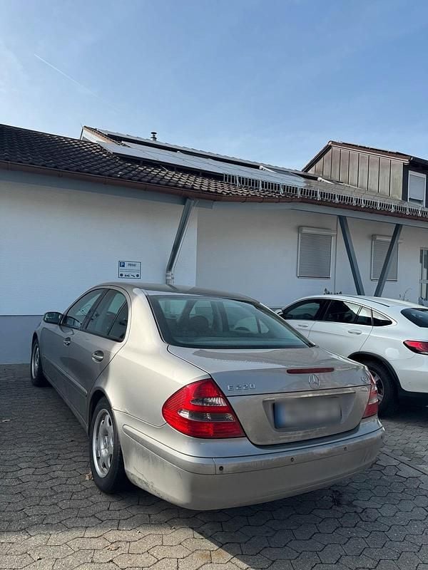 Gebraucht Mercedes E220 150 PS (110 kW) 2003 Beige Limousine