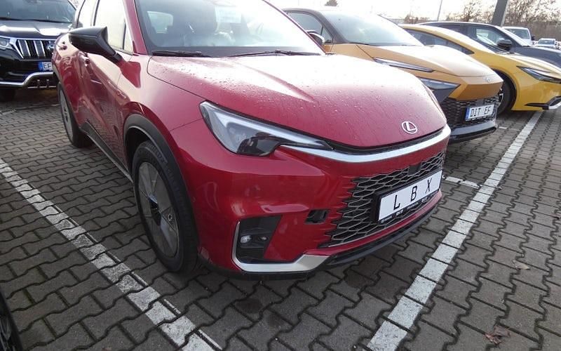 Neu Lexus LBX 136 PS (100 kW) 2026 Rot SUV