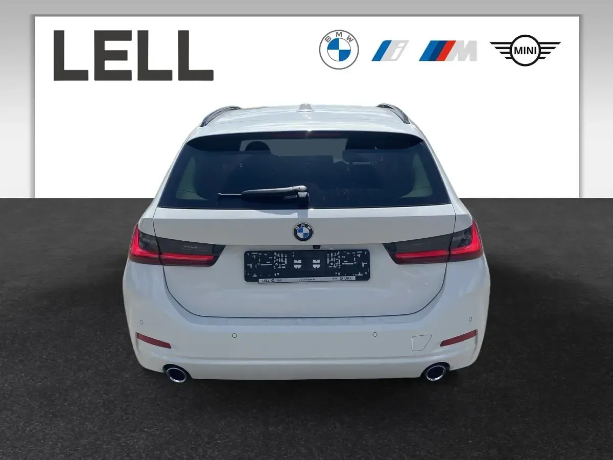 Gebraucht BMW 318 Sport Line 150 PS (110 kW) 2023 Weiß Kombi