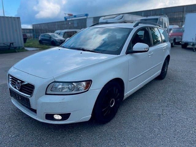 Gebraucht Volvo V50 Business Edition 114 PS (83 kW) 2011 Weiß Kombi