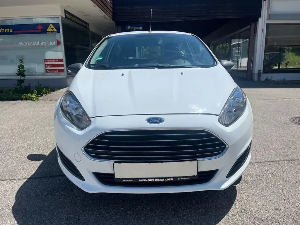Gebraucht Ford Fiesta Ambiente 60 PS (44 kW) 2016 Weiß Kleinwagen