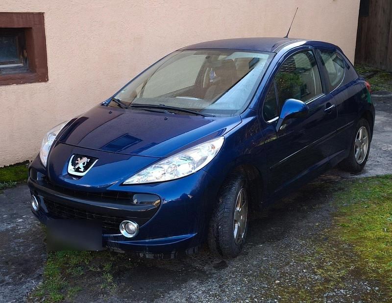 Gebraucht Peugeot 207 95 PS (69 kW) 2008 Blau Kleinwagen