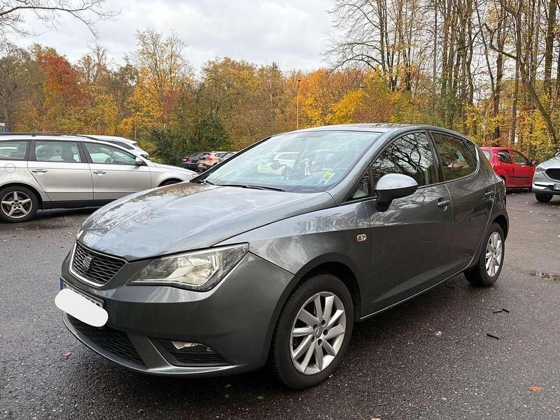 Grau Gebraucht 2013 Seat Ibiza Style Limousine | 3.900 € (Fairer Preis) - Bild 1/4