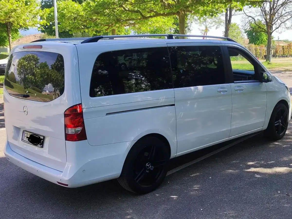 Gebraucht Mercedes V220 163 PS (119 kW) 2019 Weiß Van / Kleinbus