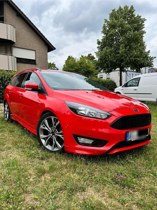 Rot Gebraucht 2018 Ford Focus ST-Line Kombi | 11.990 € (Superpreis) - Bild 1/4