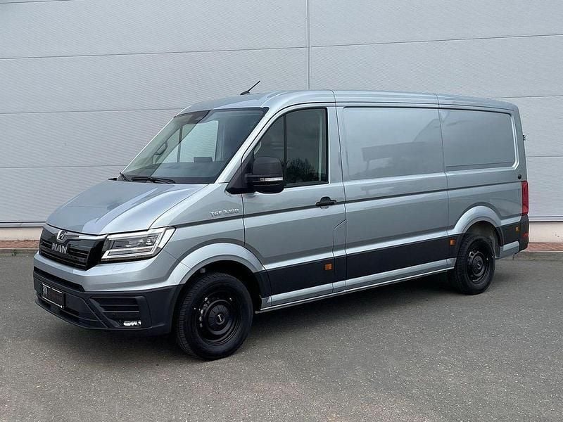 Neu MAN TGE 177 PS (130 kW) 2025 Oyster silver metallic Van