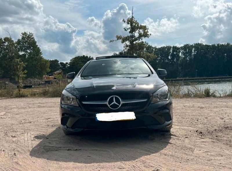 Schwarz Gebraucht 2016 Mercedes CLA250 Limousine | 15.000 € (Superpreis) - Bild 1/4