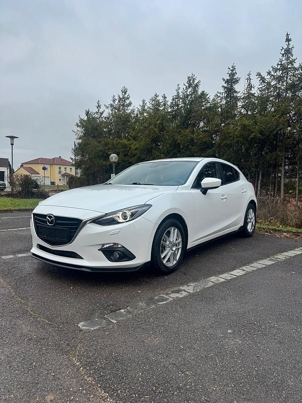 Weiß Gebraucht 2015 Mazda 3 Black Limited Kleinwagen | 12.300 € - Bild 1/4