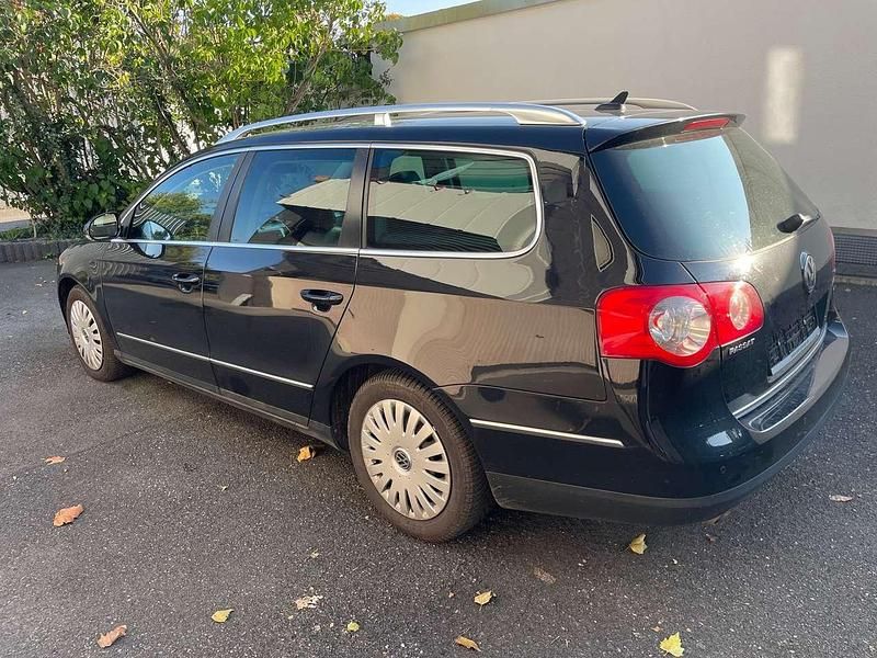 Gebraucht VW Passat Highline 105 PS (77 kW) 2010 Schwarz Kombi