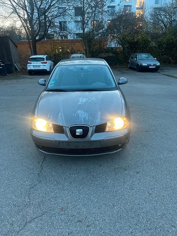 Grau Gebraucht 2002 Seat Ibiza Kleinwagen | 1.450 € (Fairer Preis) - Bild 1/4