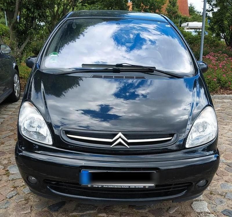 Schwarz Gebraucht 2002 Citroën Xsara Picasso Exclusive Van / Kleinbus | 1.699 € (Fairer Preis) - Bild 1/4