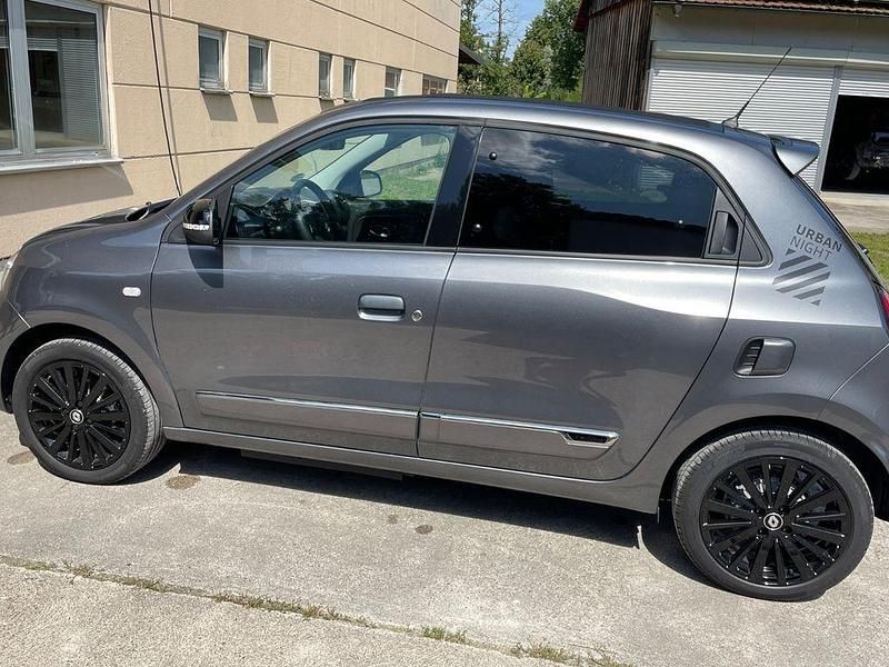 Gebraucht 2022 Renault Twingo Urban Night Kleinwagen | 15.000 € (Etwas zu teuer) - Bild 1/4
