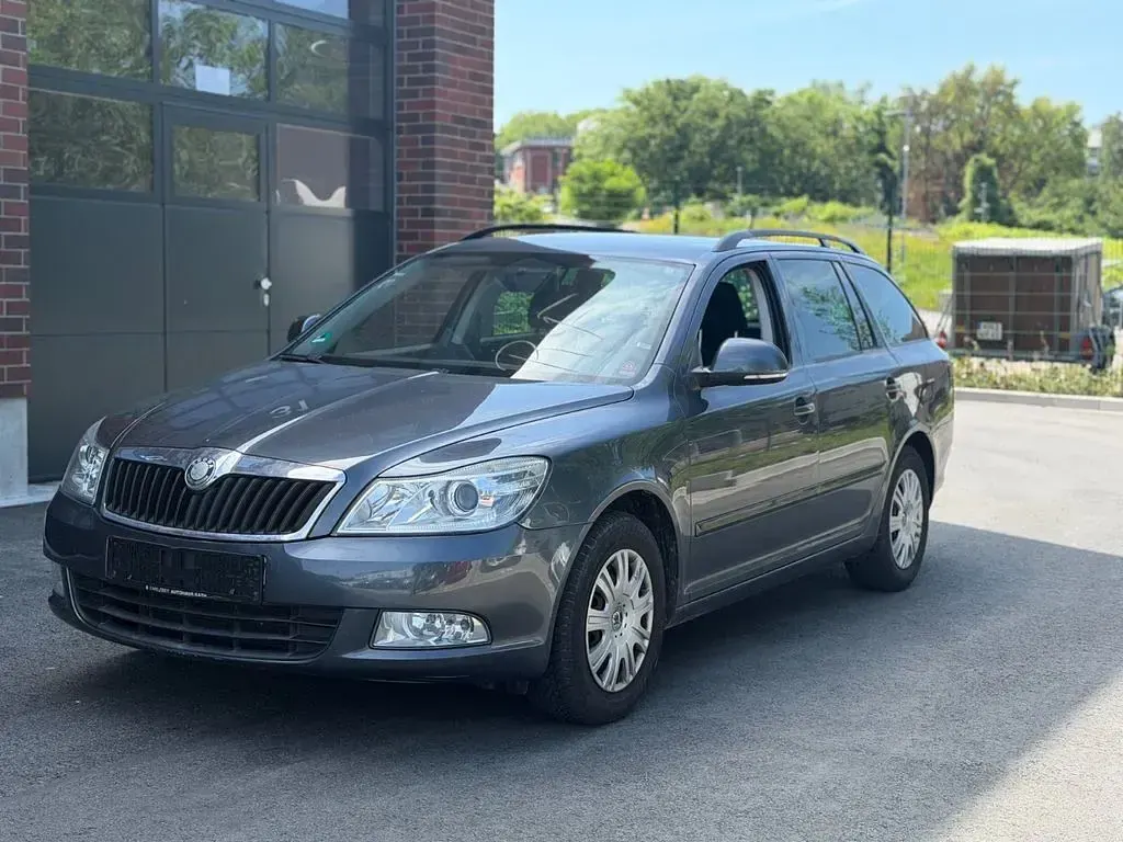 Gebraucht Skoda Octavia Ambiente 160 PS (117 kW) 2010 Grau Kombi