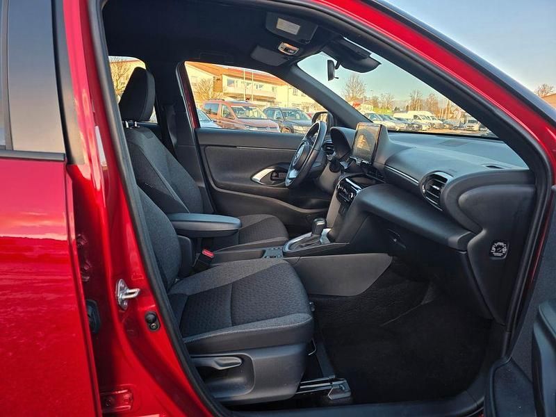 Gebraucht Toyota Yaris Cross Team 116 PS (85 kW) 2022 Emotional red2 SUV