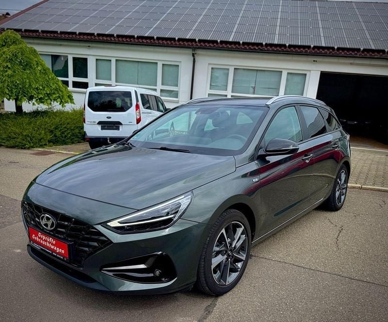 Grau Gebraucht 2021 Hyundai i30 Edition 30+ Kombi | 16.550 € (Fairer Preis) - Bild 1/4
