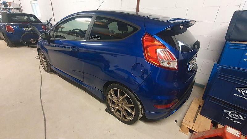 Gebraucht Ford Fiesta ST 182 PS (133 kW) 2016 Blau Kleinwagen