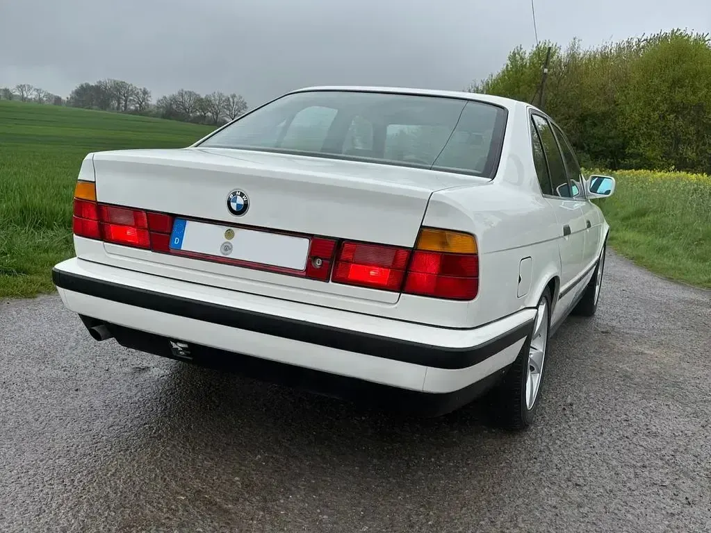 Gebraucht BMW 520 Basis 129 PS (94 kW) 1989 Weiß Limousine