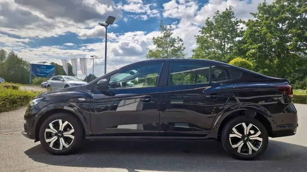 Używany Dacia Logan 91 KM (66 kW) 2024 Czarny Sedan/Limuzyna