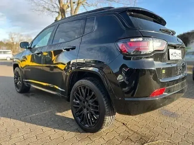 Second-hand Jeep Compass 131 CP (96 kW) 2023 Negru SUV