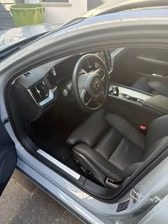 Gebraucht Volvo V60 Plus 197 PS (144 kW) 2024 Grau Kombi