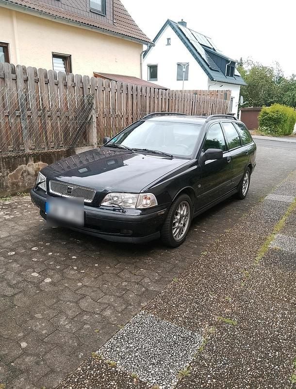 Schwarz Gebraucht 1998 Volvo V40 Kombi | 1.200 € (Guter Preis) - Bild 1/4
