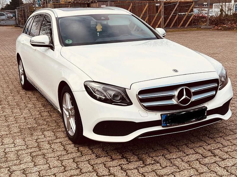 Gebraucht Mercedes E220 194 PS (142 kW) 2017 Weiß Limousine