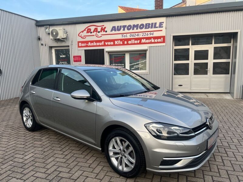 Silber Gebraucht 2019 VW Golf VII Comfortline Limousine | 13.990 € (Superpreis) - Bild 1/4