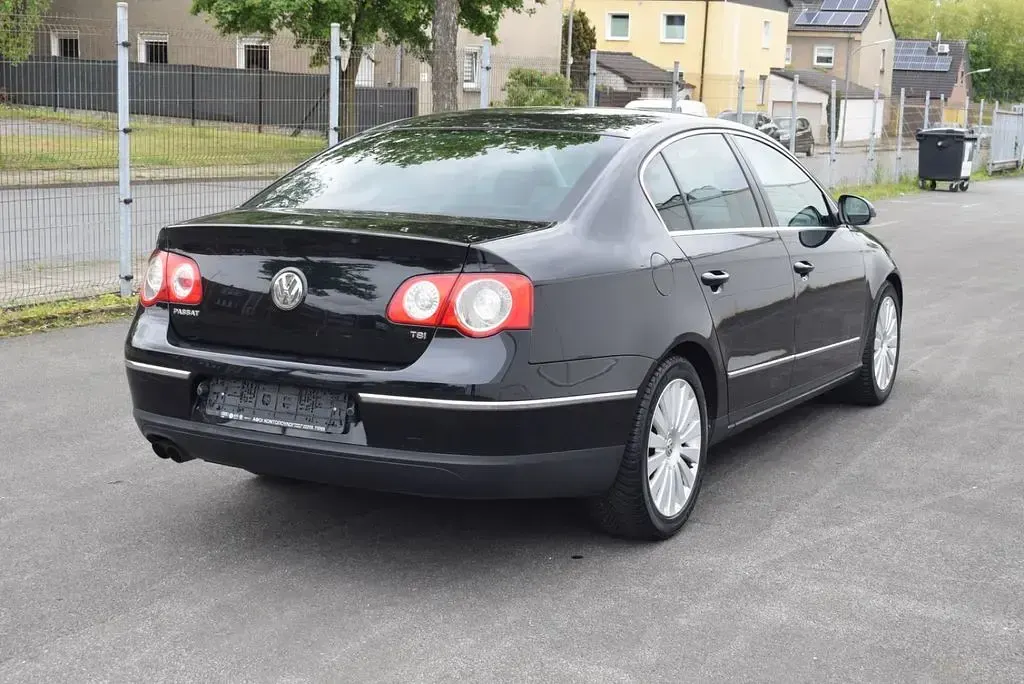 Second-hand VW Passat Sportline 160 CP (117 kW) 2008 Negru Berlinǎ