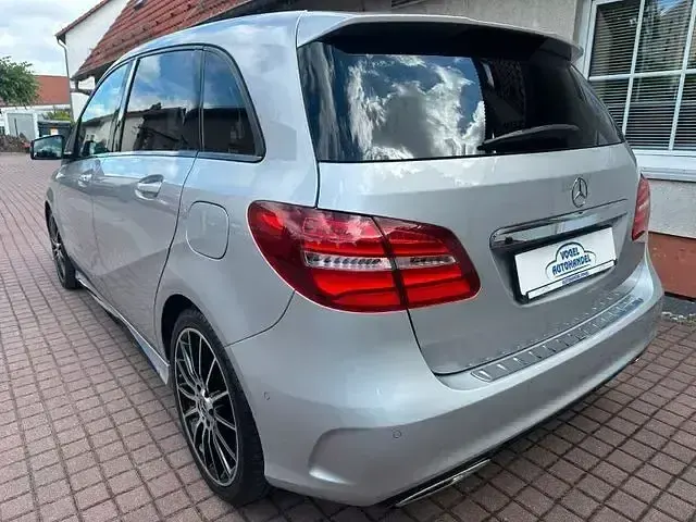 Gebraucht Mercedes B220 AMG line 184 PS (135 kW) 2017 Grau Kleinwagen