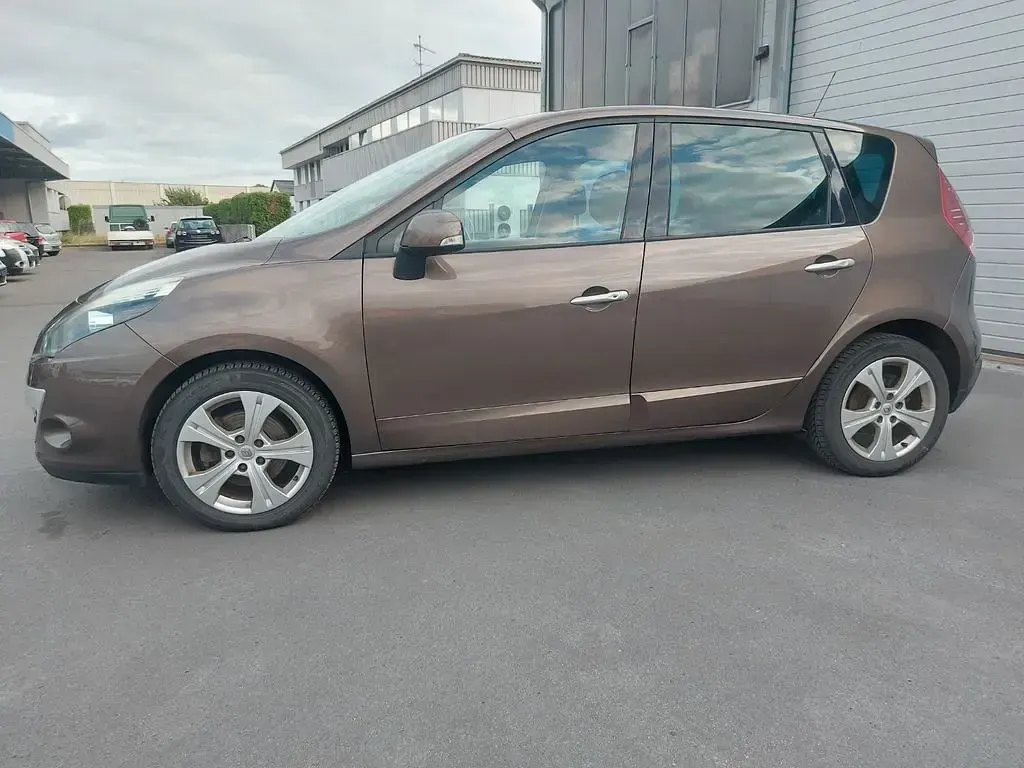 Gebraucht Renault Scénic III Dynamique 106 PS (77 kW) 2011 Braun Van / Kleinbus