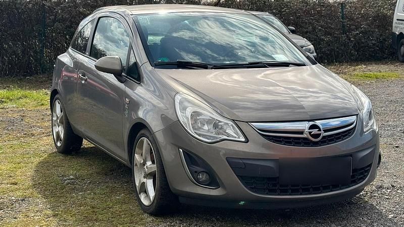 Gebraucht Opel Corsa Selection 95 PS (69 kW) 2012 Gelb Kleinwagen